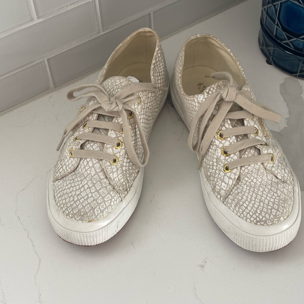 Stylish Textured Cream & Gold Sneakers